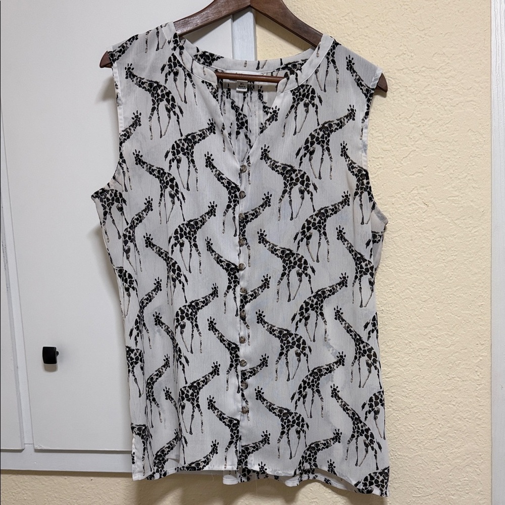 Croft & Barrow Sleeveless Giraffe Print Blouse - Black & White